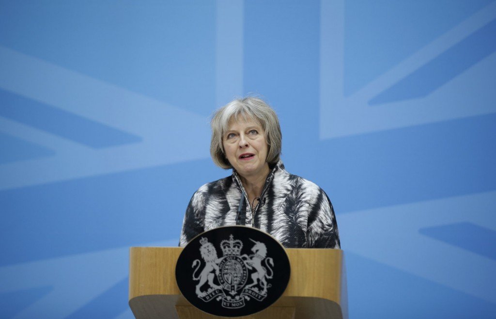 Theresa May combatte il cyberbullismo